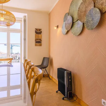 Localtraveling Chiado Trindade Apartman *