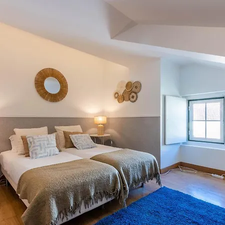 Localtraveling Chiado Trindade Apartman *