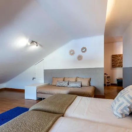 Localtraveling Chiado Trindade Лісабон