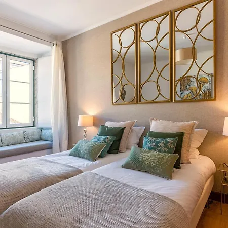 Localtraveling Chiado Trindade