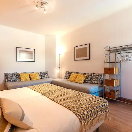 Localtraveling Chiado Trindade *