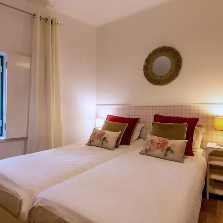 Localtraveling Chiado Trindade Лісабон