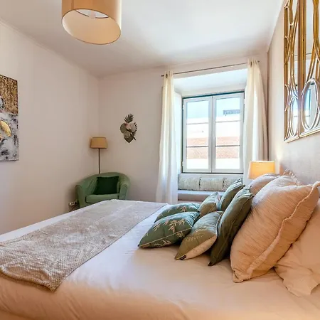 Localtraveling Chiado Trindade * Lisboa