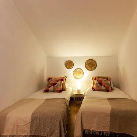 Localtraveling Chiado Trindade Лісабон