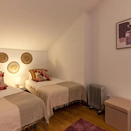 Localtraveling Chiado Trindade * Lissabon